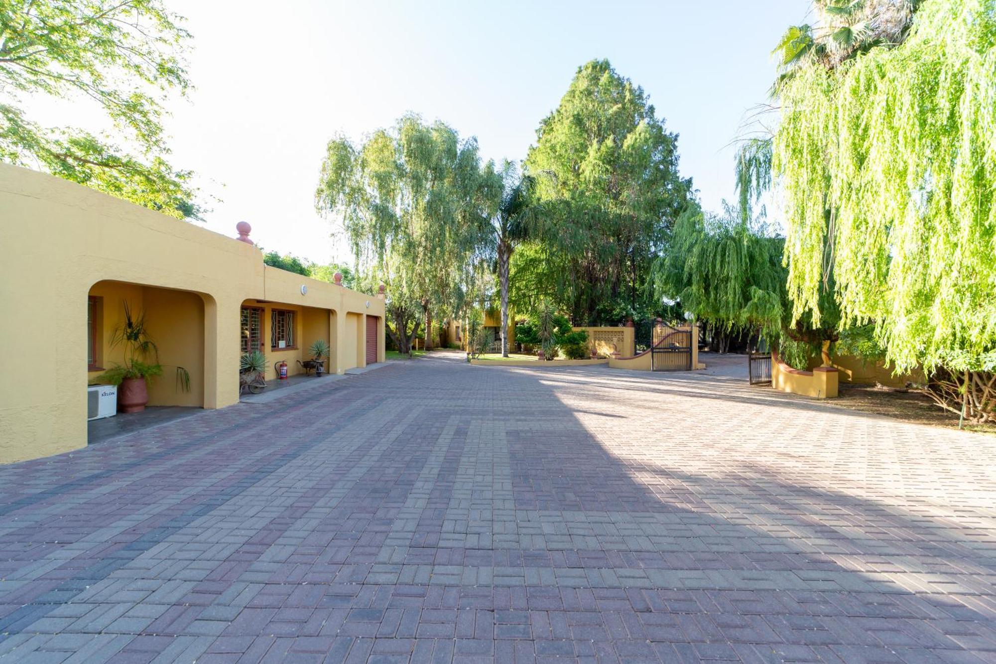 Sunriver Kalahari Lodge Riverside Stay In Upington Esterno foto