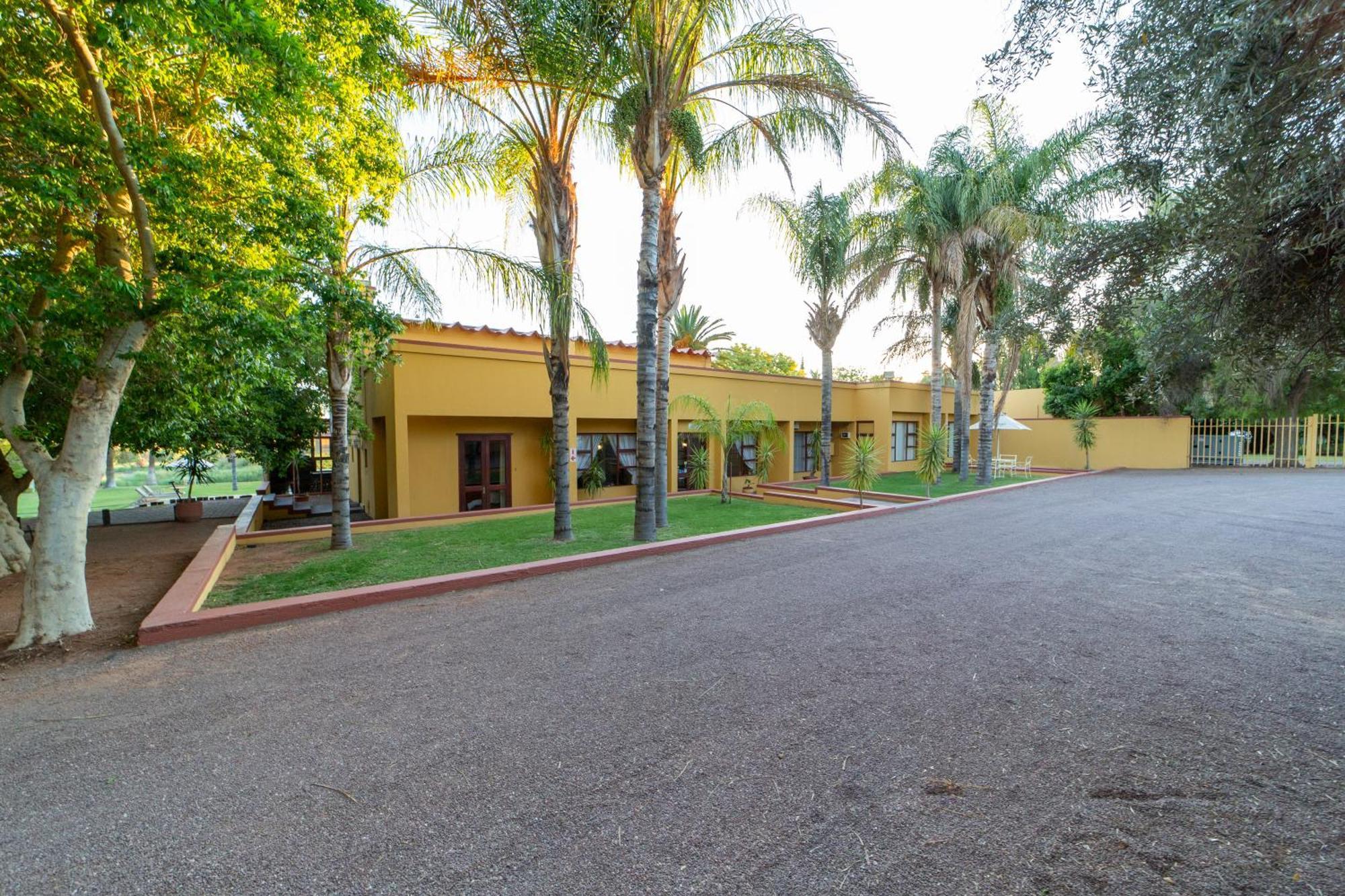 Sunriver Kalahari Lodge Riverside Stay In Upington Esterno foto