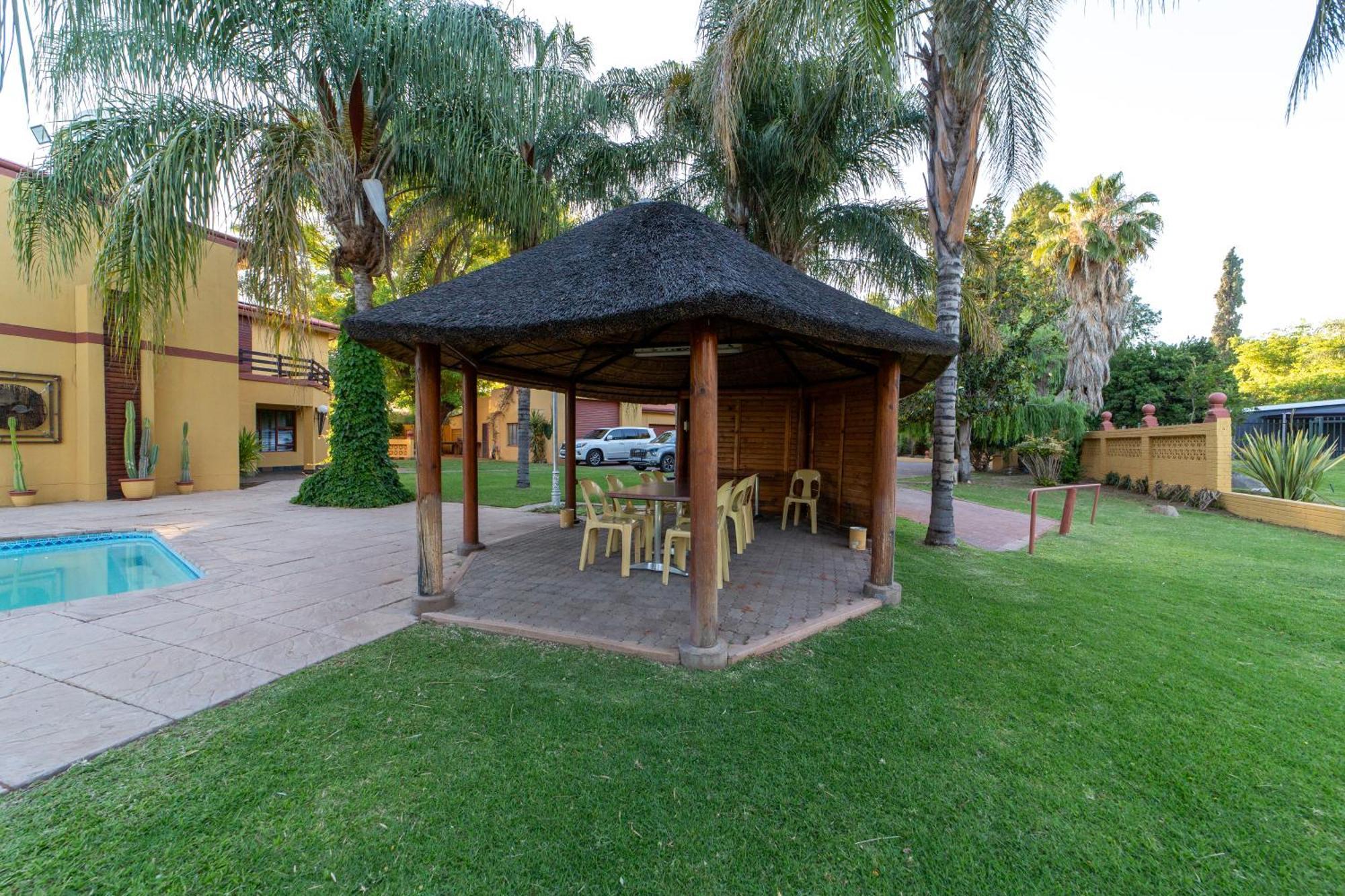 Sunriver Kalahari Lodge Riverside Stay In Upington Esterno foto
